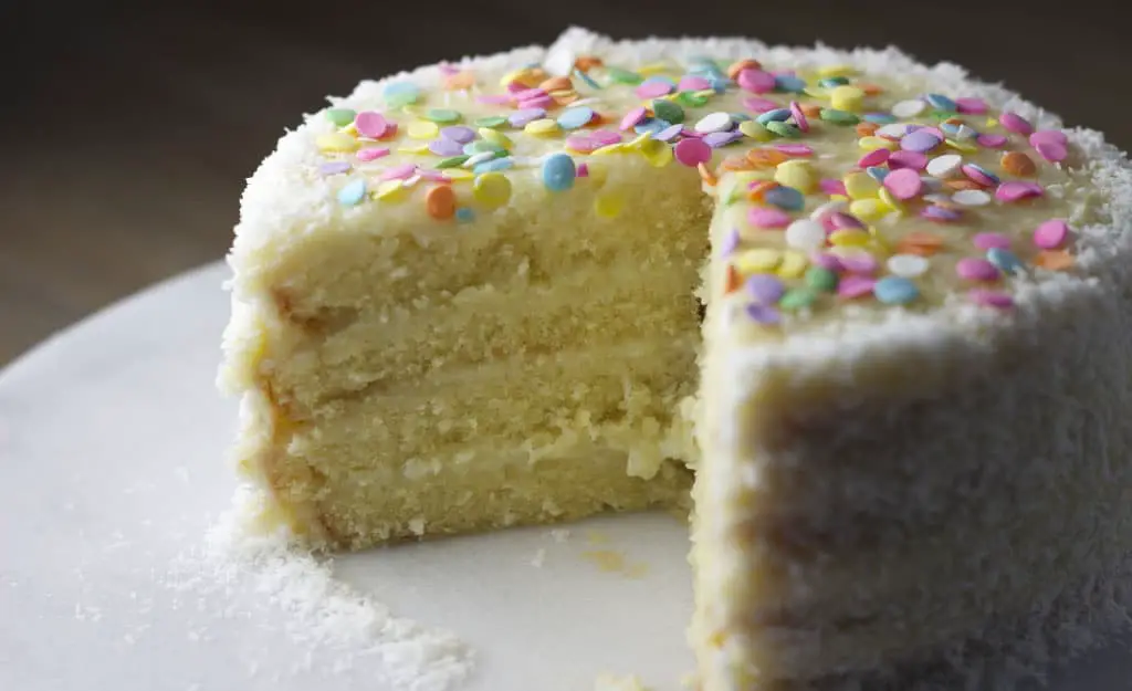 12 Grocery Stores Known To Have The Best Cakes