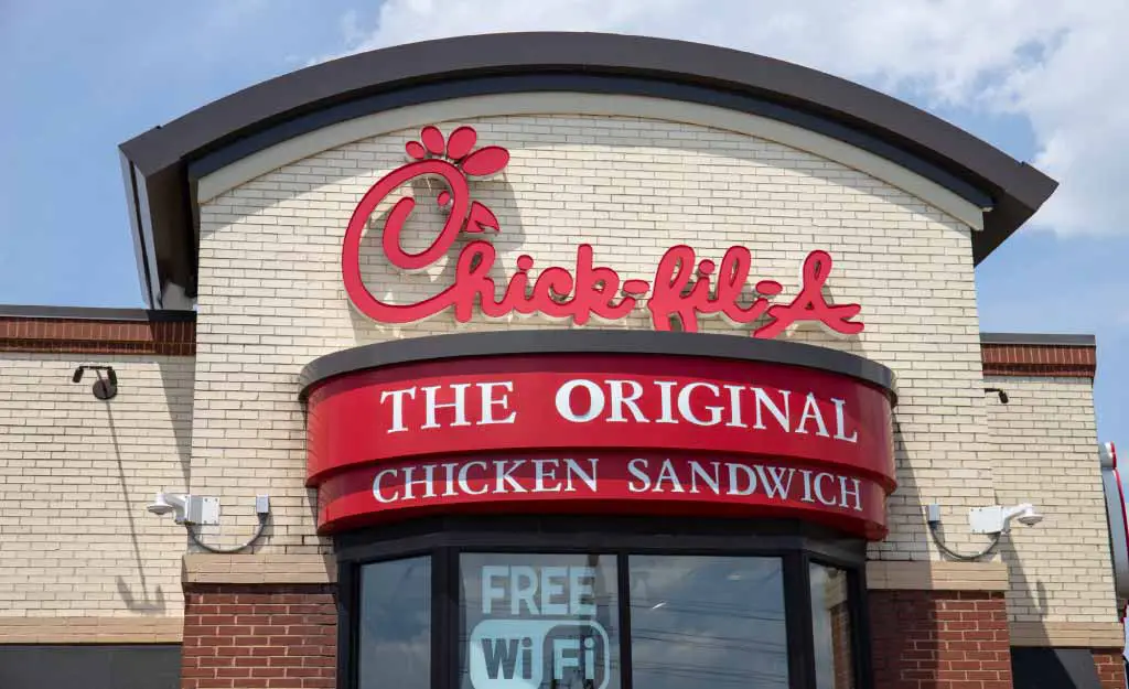 how old do you have to be to work at chick-fil-a